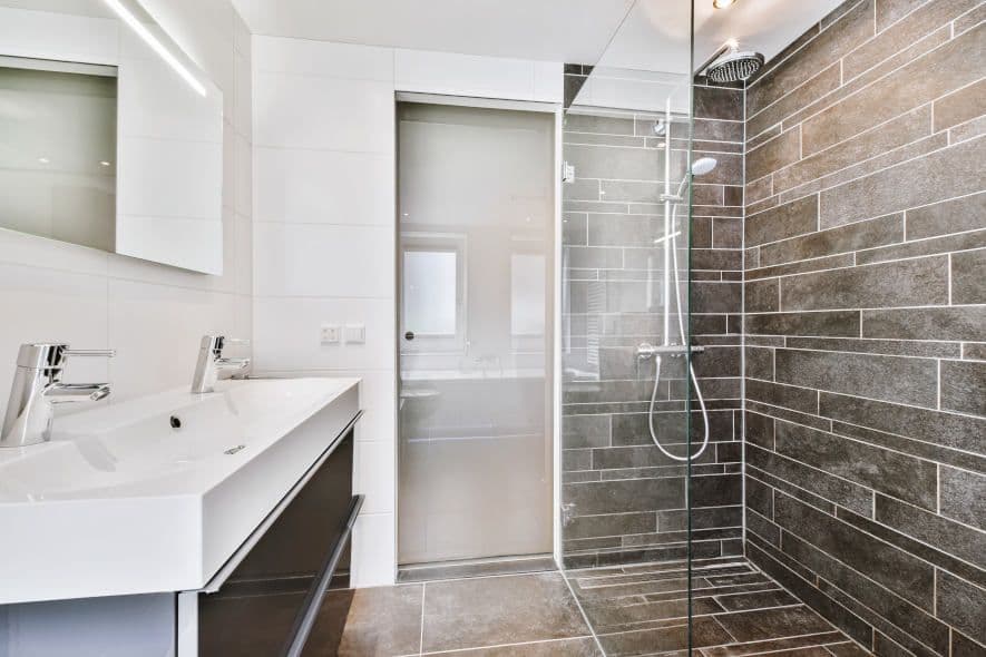 tub-to-shower-conversion-mistakes-to-avoid