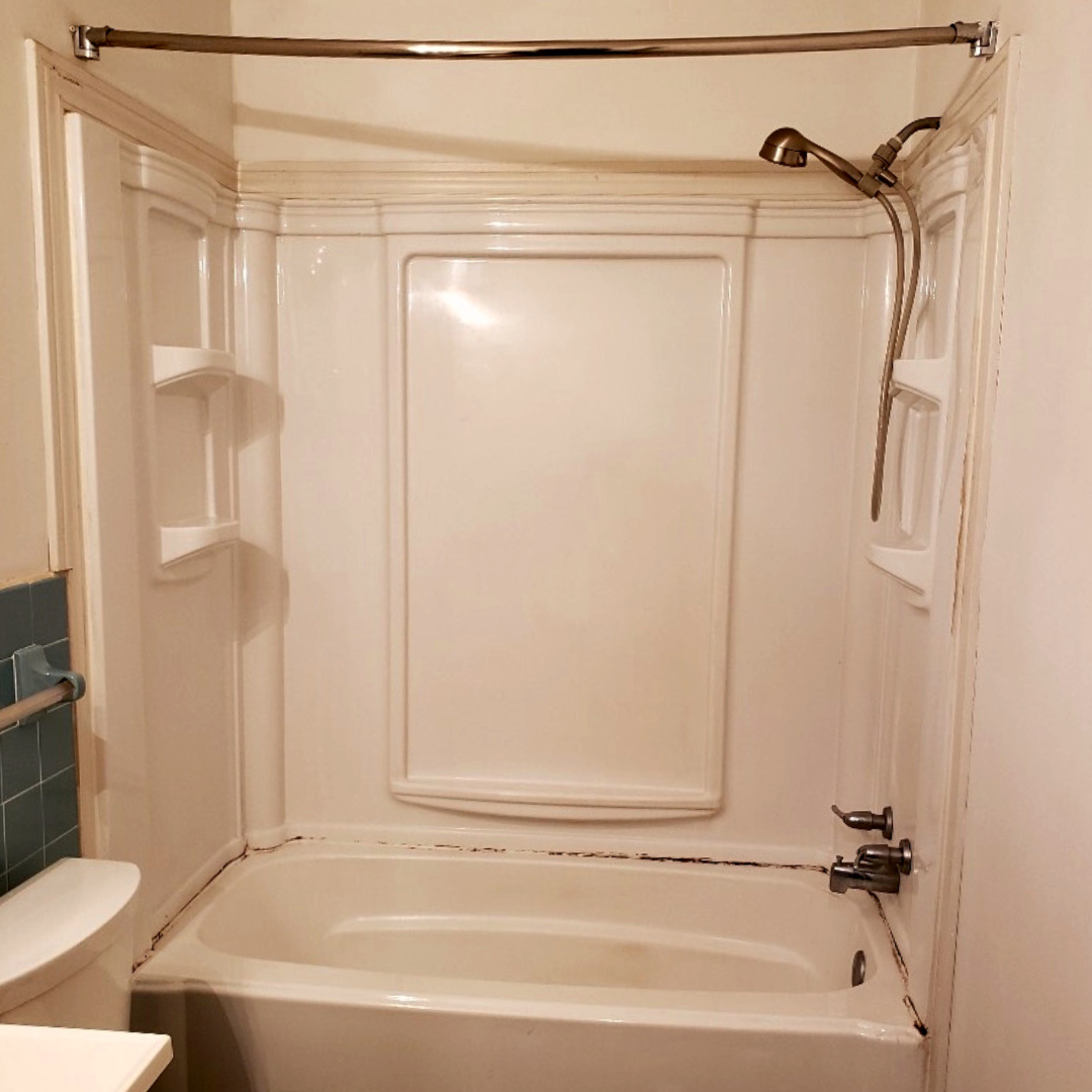 bathtub remodeling - before 10